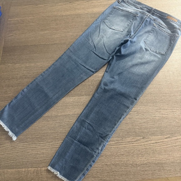 ARTICLES OF SOCIETY Jeans Women’s Size 29 Blue Distressed Hem Denim - Picture 6 of 8